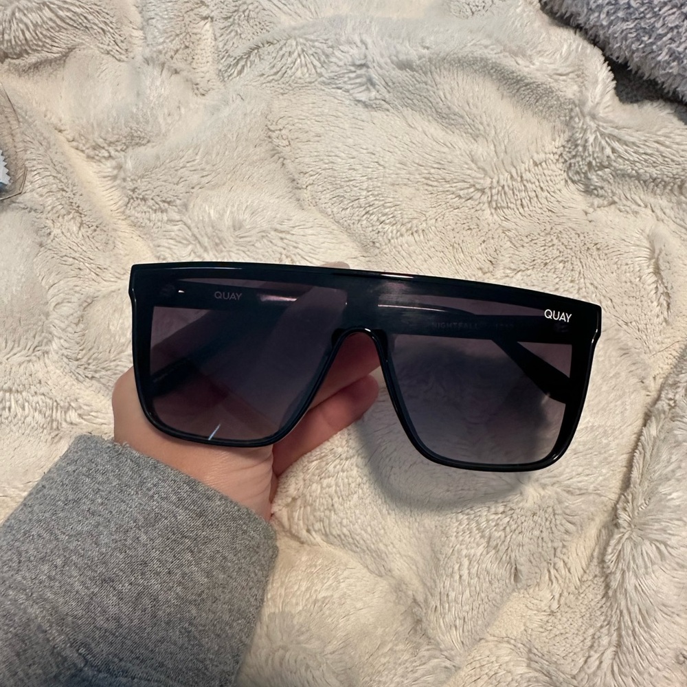 Quay Nightfall sunglasses - Picture 1 of 4